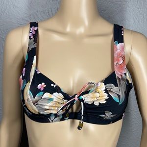 BECCA by Rebecca Virtue Black & Floral Print Bikini Top Women's Size Sma…